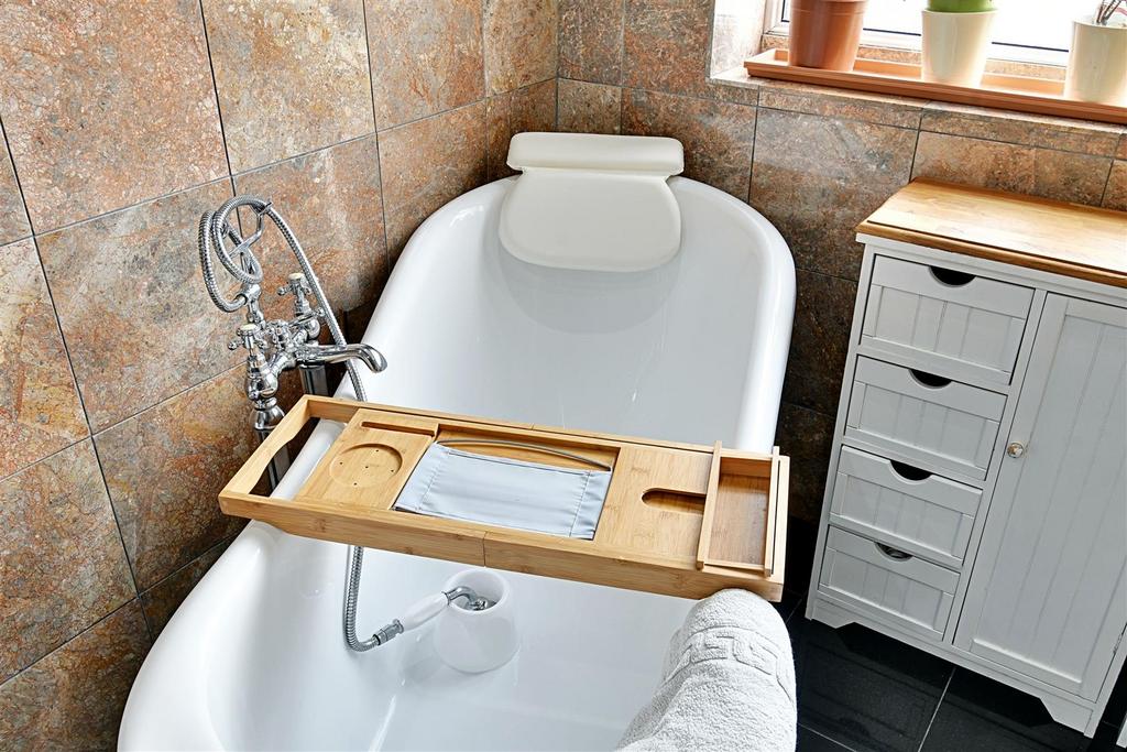 Bathroom 3.jpg