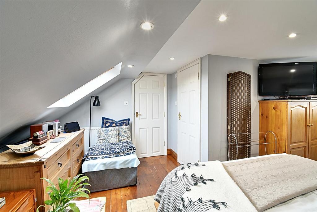 Bedroom 1 2.jpg