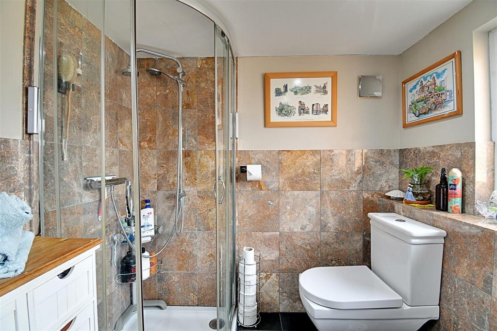 En-Suite 2.jpg