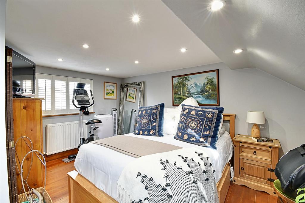 Bedroom 1 1.jpg