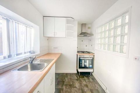 3 bedroom terraced house to rent - Hurst Road, Longford, Coventry, CV6 6EG