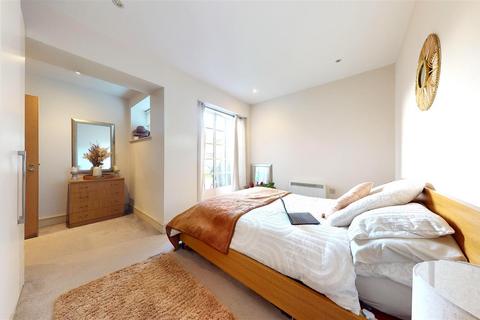Apartment 18, Courtlands Hayes Road, Sully, Penarth, CF64 5QG