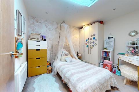 Apartment 18, Courtlands Hayes Road, Sully, Penarth, CF64 5QG