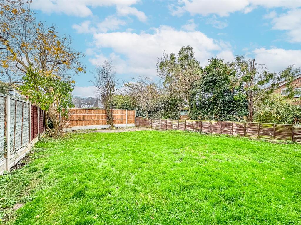 Raphael Drive, Shoeburyness SS3 4 bed house £465,000