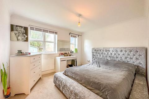 109 Barnwell Drive, Hockley, SS5 4UZ