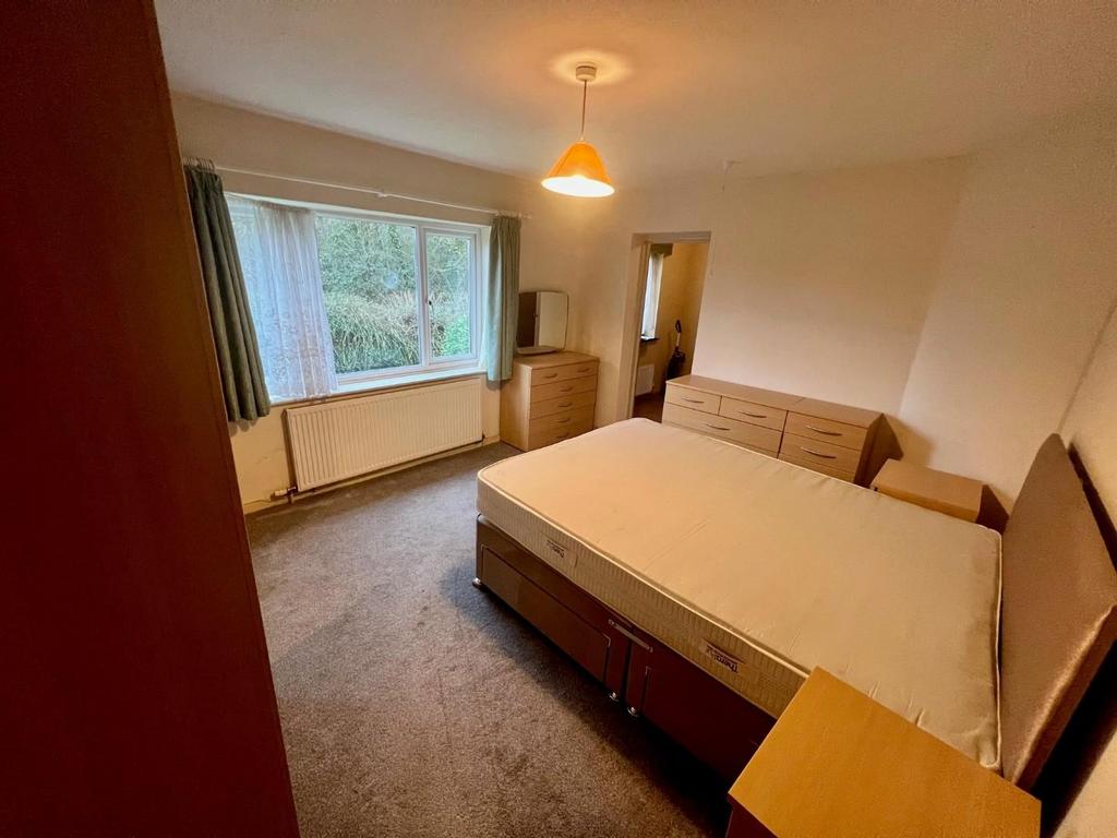 Pic 28 (bed1).jpg