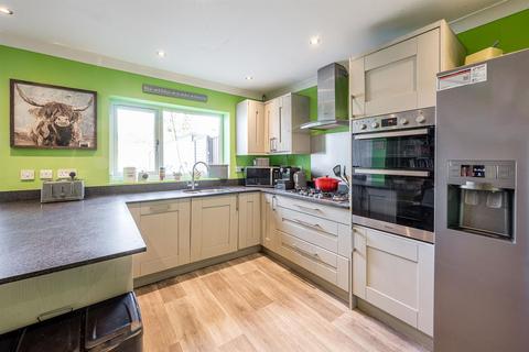 17 Ashley Close, Kingswinford, DY6 9SX