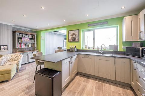 17 Ashley Close, Kingswinford, DY6 9SX