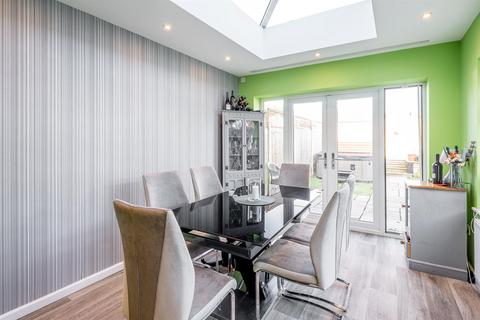 17 Ashley Close, Kingswinford, DY6 9SX