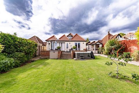 42 Forest Drive, Theydon Bois, Epping, CM16 7EZ