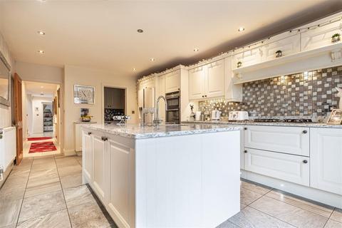 42 Forest Drive, Theydon Bois, Epping, CM16 7EZ