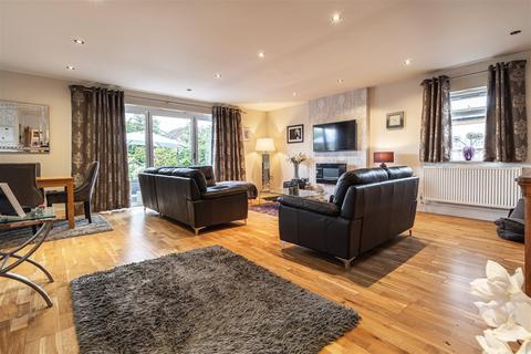 42 Forest Drive, Theydon Bois, Epping, CM16 7EZ