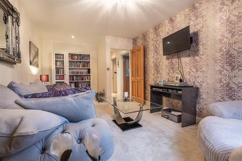 42 Forest Drive, Theydon Bois, Epping, CM16 7EZ