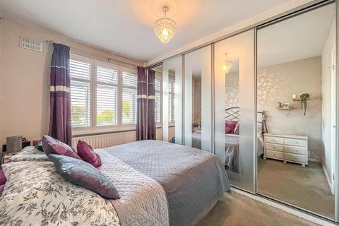 5 Cornhill Avenue, Hockley, SS5 5BY