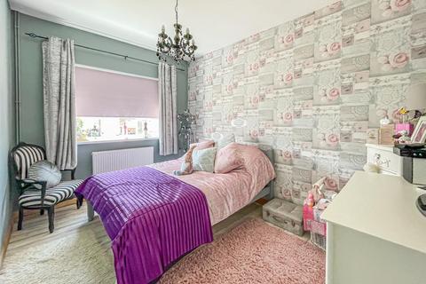 9 Clayspring Close, Hockley, SS5 5AW