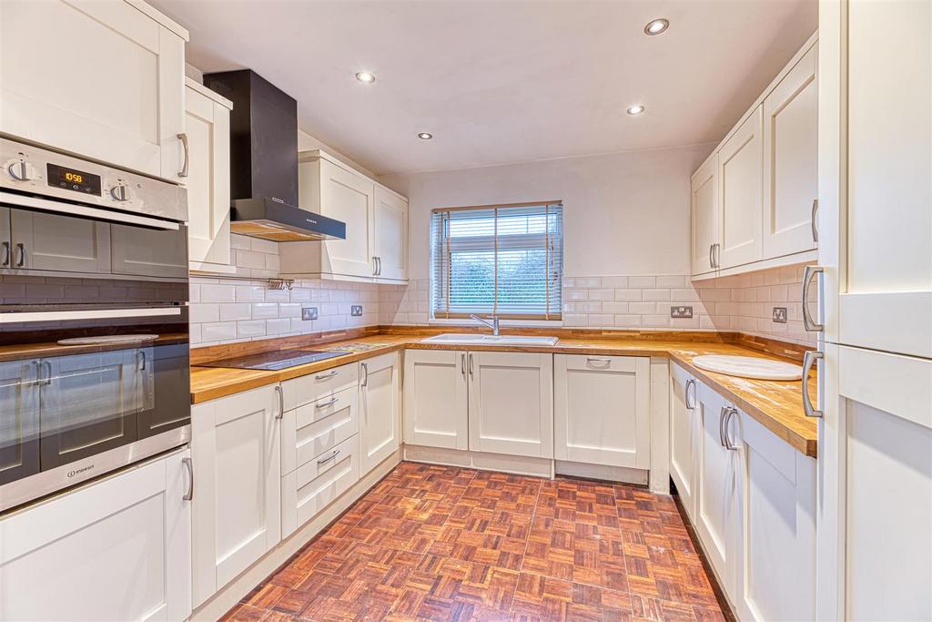 Maliston Road, Great Sankey, Warrington 3 bed detached bungalow for