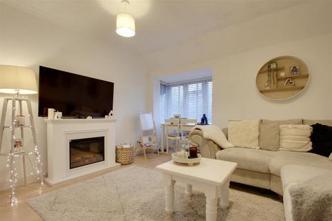 2 bedroom flat for sale, Brick Lane, High Street, Henfield