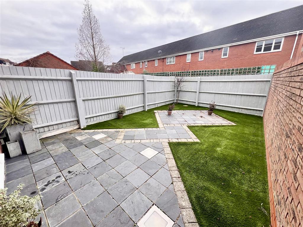 Dickens Heath Road, Dickens Heath 3 bed end of terrace house for sale