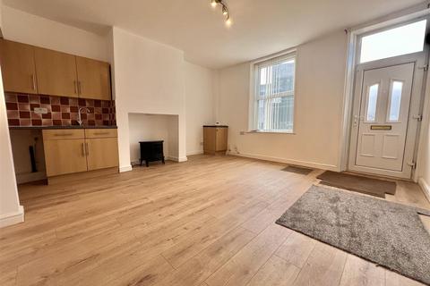 26 Back Lane, Queensbury, Bradford, BD13 1EY
