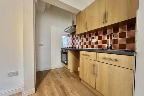 26 Back Lane, Queensbury, Bradford, BD13 1EY