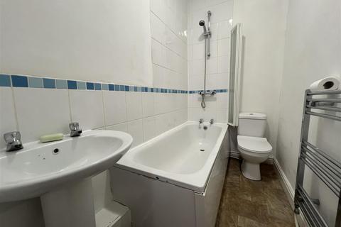 26 Back Lane, Queensbury, Bradford, BD13 1EY
