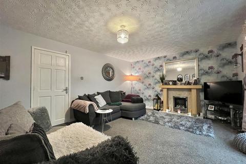 3 bedroom end of terrace house for sale, Burnett Rise, Bradford BD13