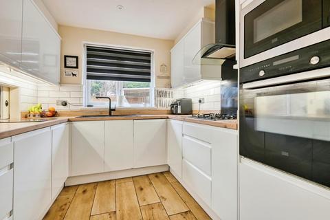 10 Odiham Close, Tamworth, B79 8SB