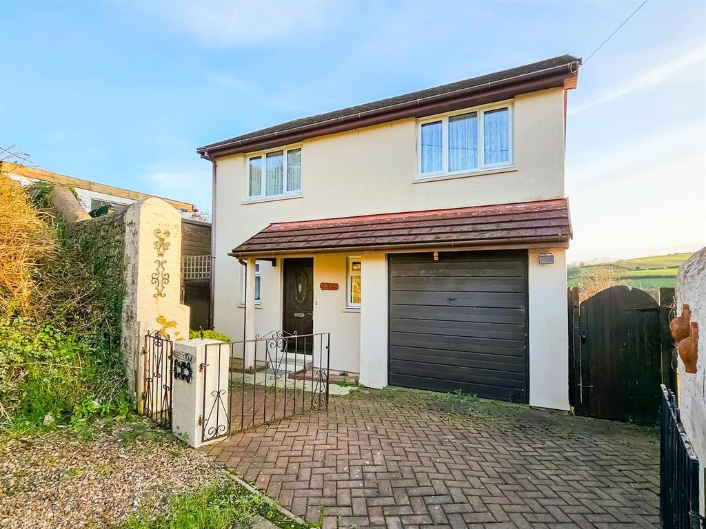 Mill Street Common, Torrington EX38 4 bed detached house for sale £295,000