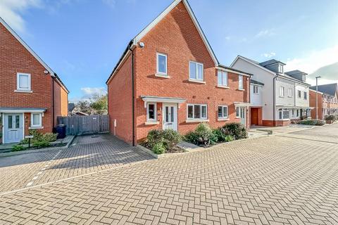 21 Highwell Gardens, Hawkwell, Hockley, SS5 4LY