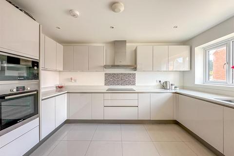 21 Highwell Gardens, Hawkwell, Hockley, SS5 4LY