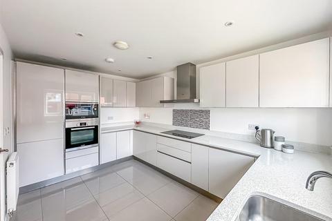 21 Highwell Gardens, Hawkwell, Hockley, SS5 4LY