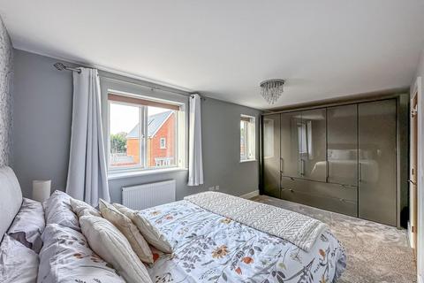 21 Highwell Gardens, Hawkwell, Hockley, SS5 4LY