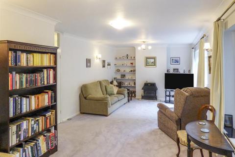 9 Farthingate Close, Southwell, NG25 0HU