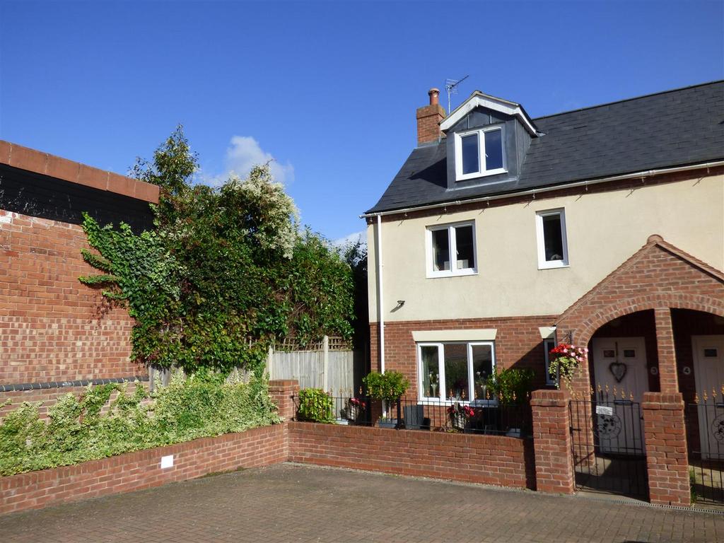 Asquith Mews, Southwell NG25 3 bed semidetached house £300,000
