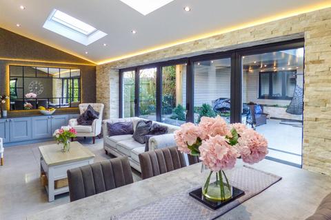 11 Alexander Road, Farnsfield, Newark, NG22 8LH