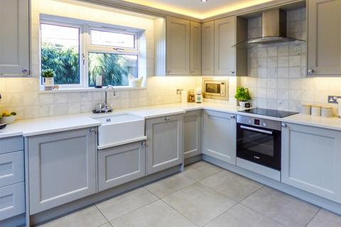 11 Alexander Road, Farnsfield, Newark, NG22 8LH