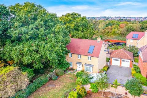 6 Clements Hall Way, Hawkwell, Hockley, SS5 4FP
