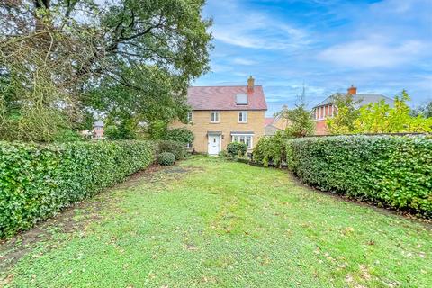 6 Clements Hall Way, Hawkwell, Hockley, SS5 4FP