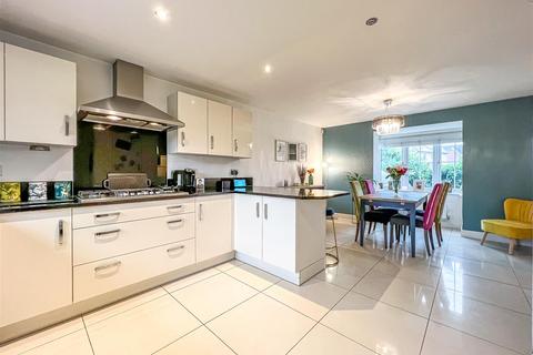6 Clements Hall Way, Hawkwell, Hockley, SS5 4FP
