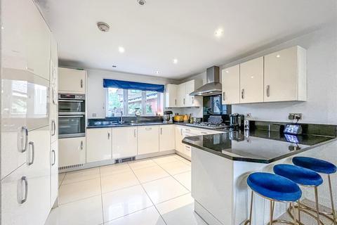 6 Clements Hall Way, Hawkwell, Hockley, SS5 4FP