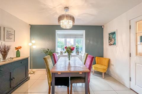 6 Clements Hall Way, Hawkwell, Hockley, SS5 4FP