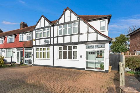 101 Aviemore Way, Beckenham, BR3 3RS