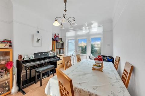 101 Aviemore Way, Beckenham, BR3 3RS