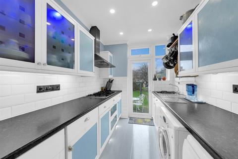 101 Aviemore Way, Beckenham, BR3 3RS