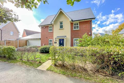 63 Christmas Tree Crescent, Hawkwell, Hockley, SS5 4FN