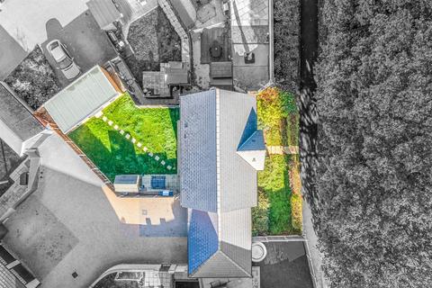 63 Christmas Tree Crescent, Hawkwell, Hockley, SS5 4FN