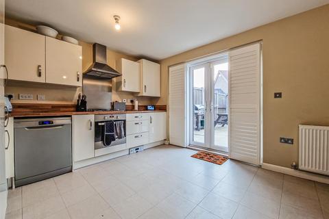 63 Christmas Tree Crescent, Hawkwell, Hockley, SS5 4FN