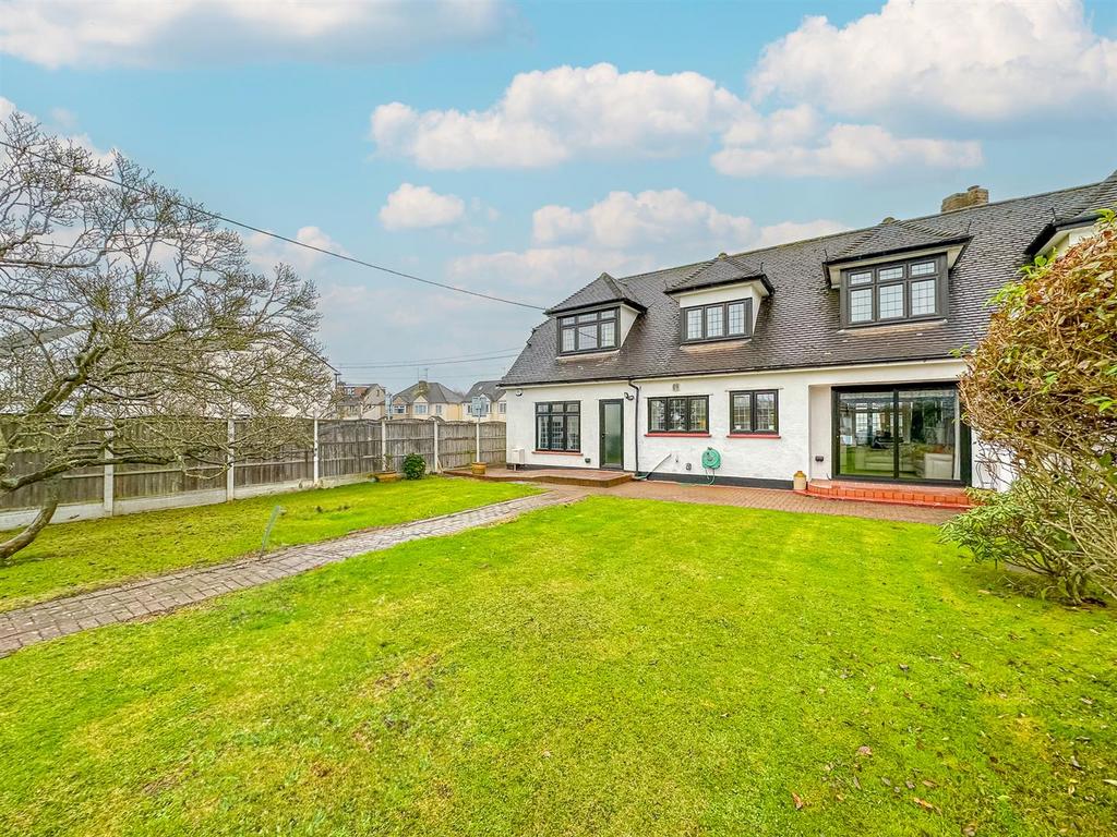 Greensward Lane, Hockley SS5 5 bed semidetached house for sale £575,000