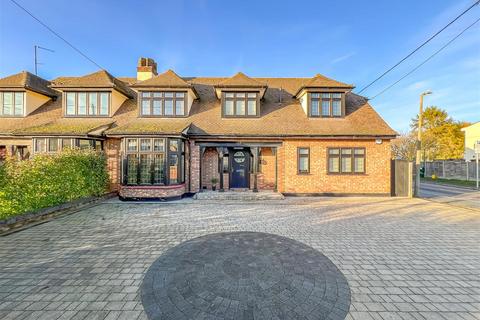 107 Greensward Lane, Hockley, SS5 5HG