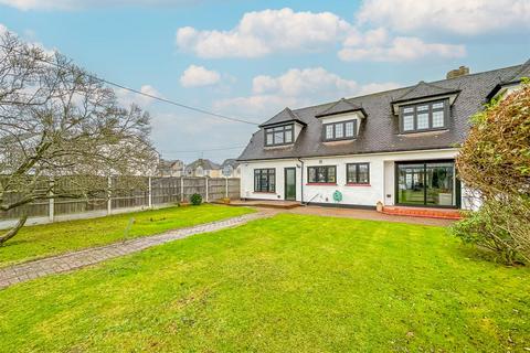 107 Greensward Lane, Hockley, SS5 5HG